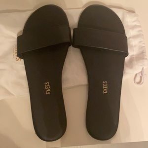Tkees black slide. Style Alex. Size 9